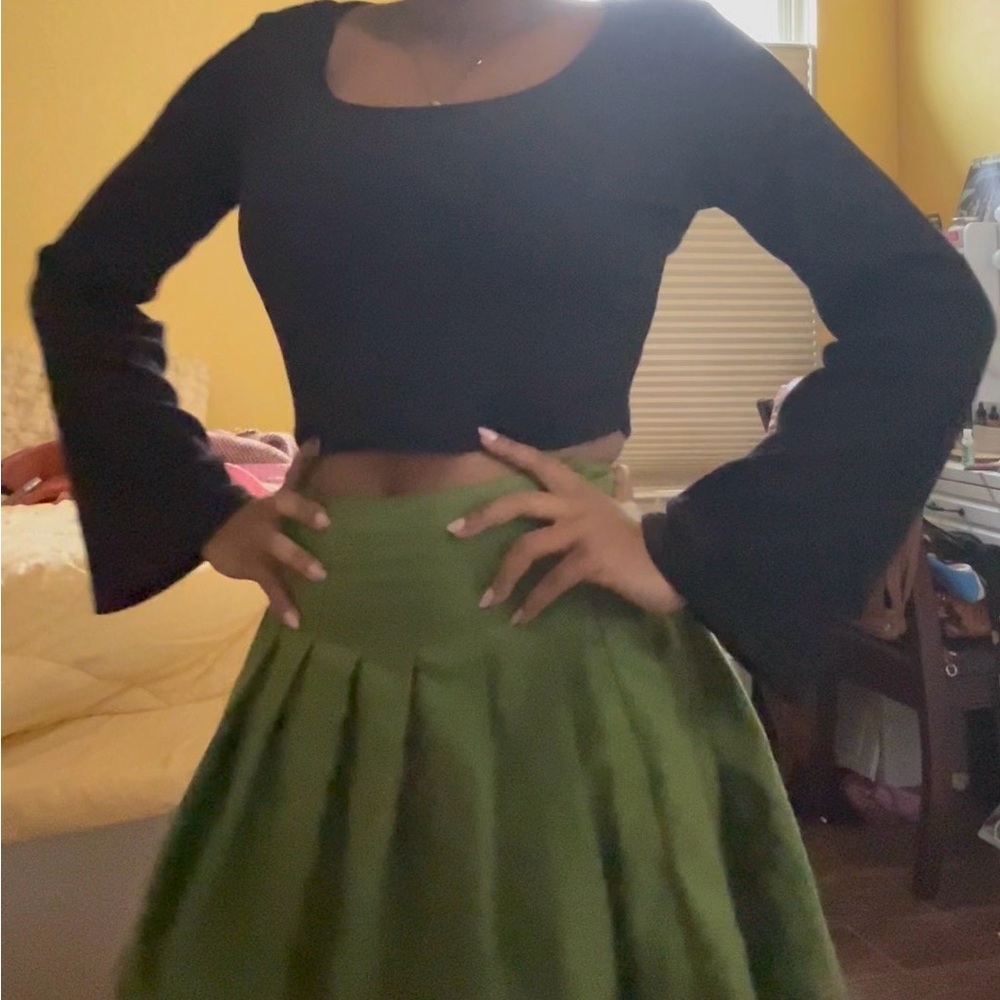 Elegant Green Pleated Skirt